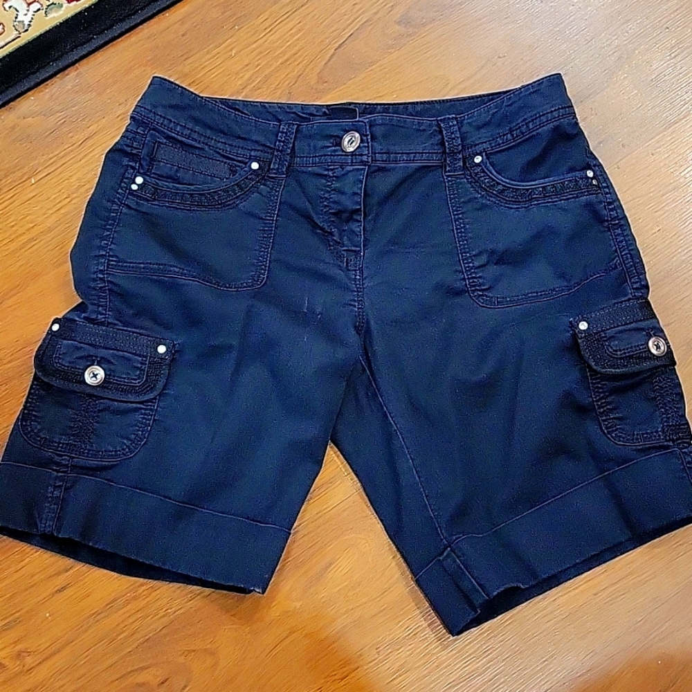 White House Black Market Black Bermuda shorts cuffs 7 pocket stretch size 0 EUC…